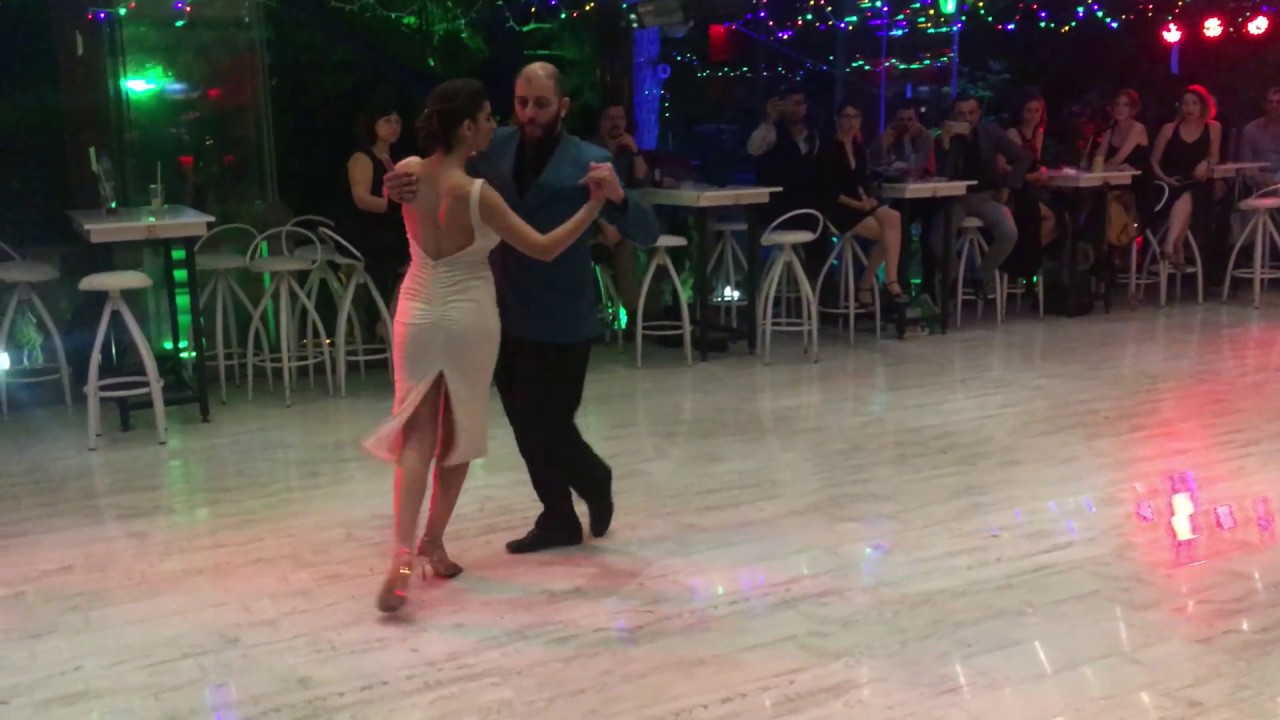 Burak Özçelik y Melike Karadağlı - J. D'Arienzo M.B. - Rie Payaso (1/3) - Tangoizm Dans Stüdyo