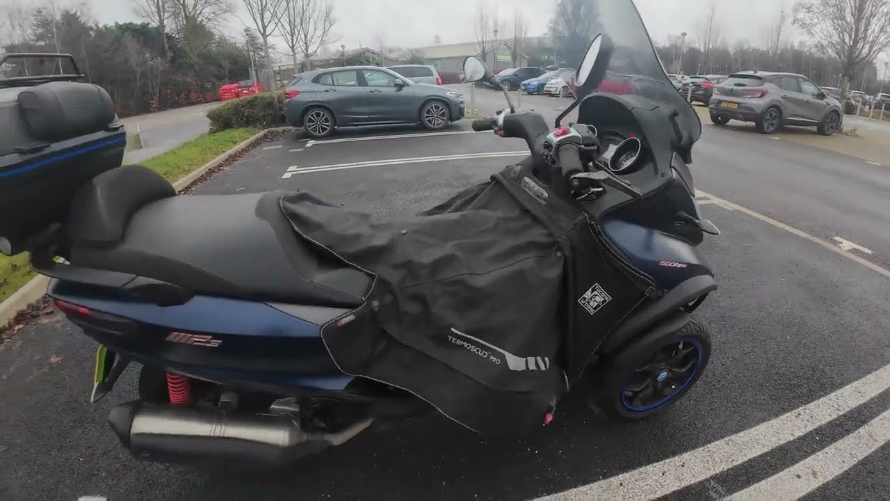 Piaggio MP3 500cc First Look And Walk Around
