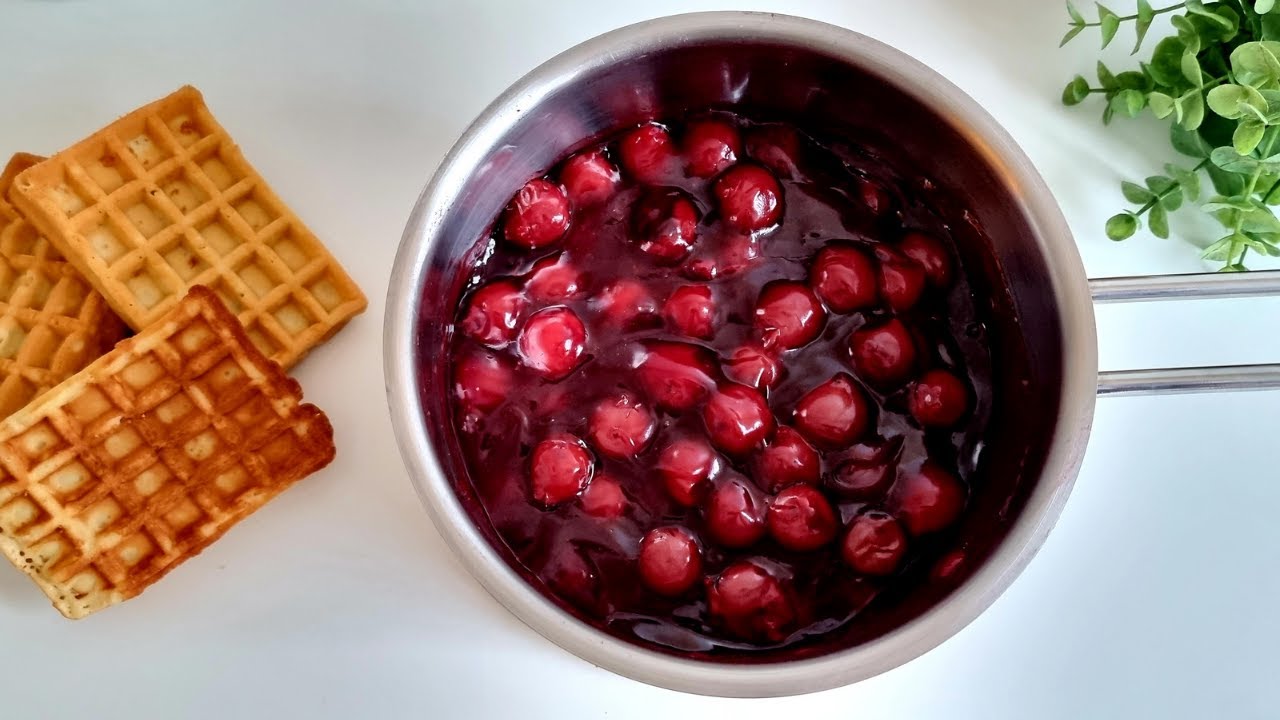 Selbstgemachte Kirschgrütze | Rote Grütze mit Kirschen