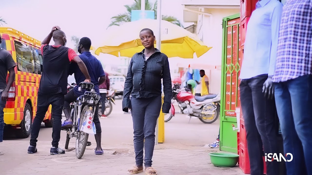Kigali umwana wímyaka 14 agiye kubyarira k'umuhanda| Bamusambanyirije kurubaraza rwo kwamuganga