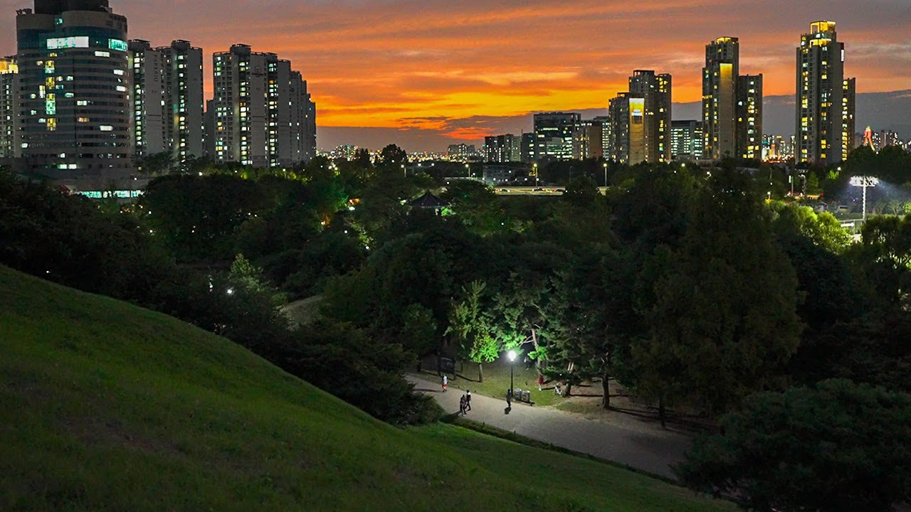 Night Walk in Seoul Olympic Park with Beautiful Sunset | Nature Sounds 4K HDR