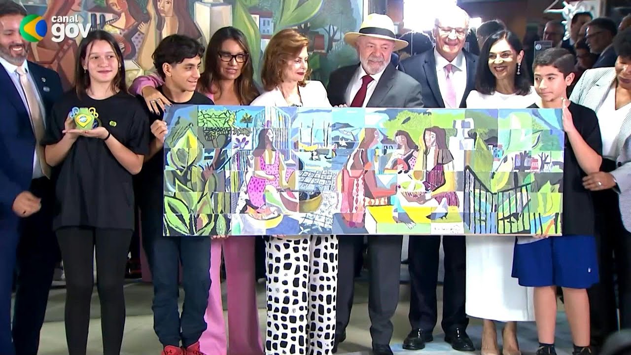 'Ainda estamos aqui', diz Lula no aniversário do ataque às sedes dos Três Poderes | AFP