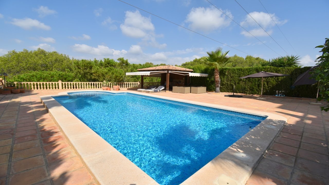 €550,000- 4 bedroom, 3.5 bathroom villa in  Las Ramblas Golf.