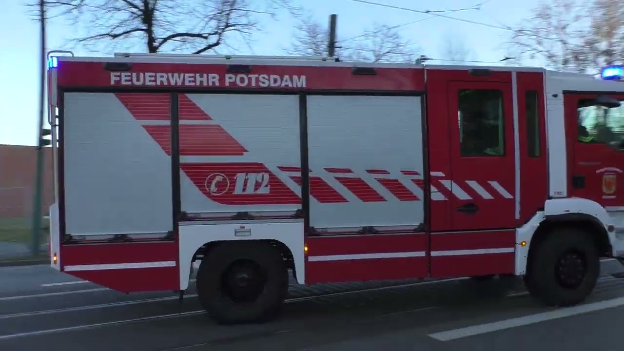 Löschzug der Berufsfeuerwehr Potsdam im Einsatz