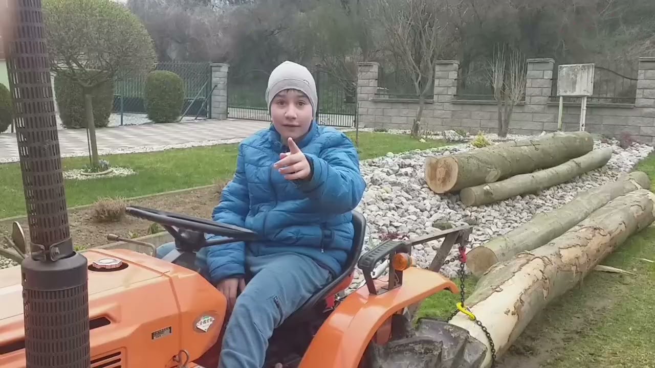 Ťahanie dreva s traktorom Kubota B1500DT