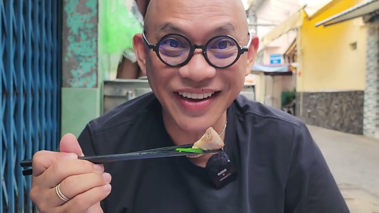 Hủ tiếu Mỹ Tho Dì 9 hẻm Đoàn Văn Bơ ngon nức tiếng hóa ra là truyền nhân Dì Tám Lài !!??