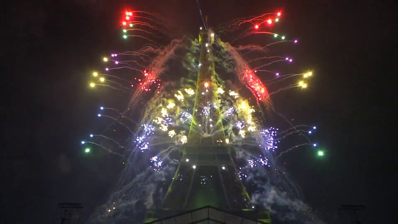 Fireworks July 14, 2017,  Eiffel Tower - Feu d'artifice du 14 juillet 2017, à la Tour Eiffel