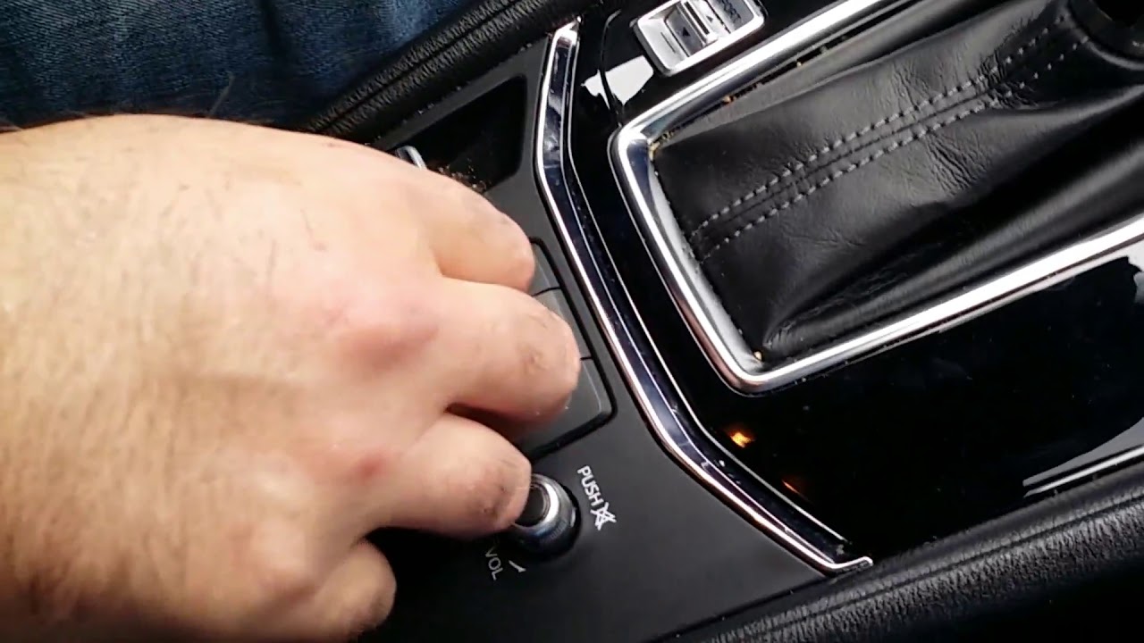 Как установить навигатор в машину  . Mazda CX5
