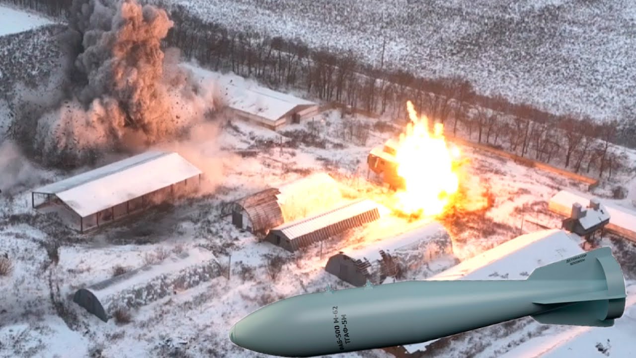 Су-34 атакует бомбами ФАБ-500 здания армии Украины