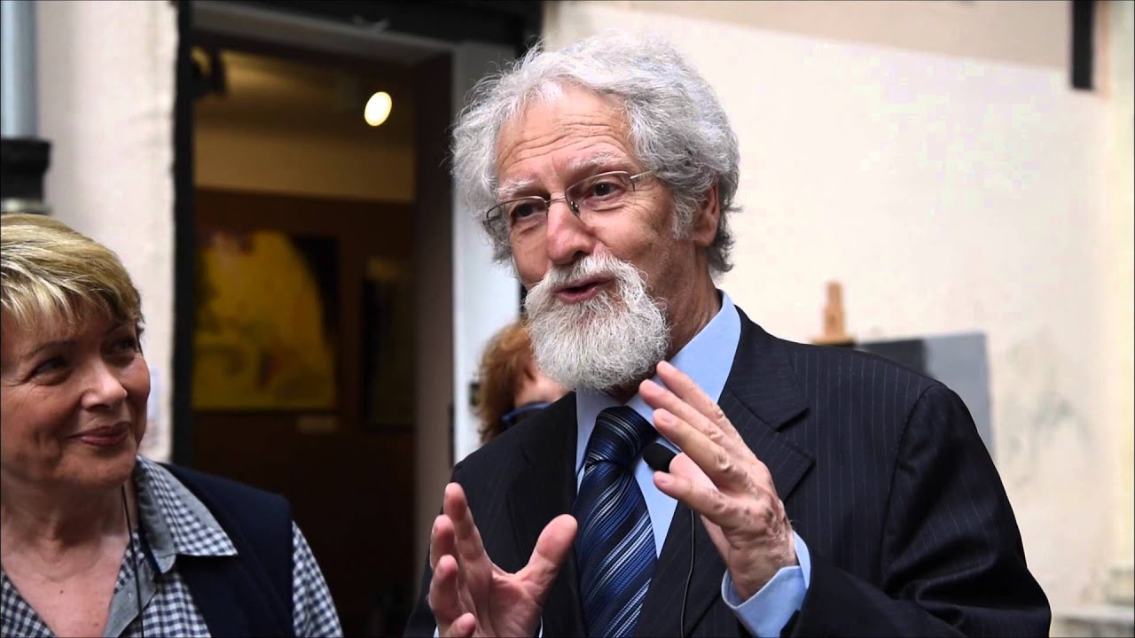 Tra i caruggi di Genova con Francesco Macrì : Piazzetta San Giovanni il Vecchio