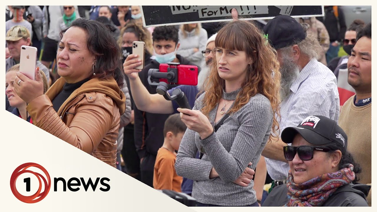 Concerns as large crowds gather in Auckland breaking Covid restrictions