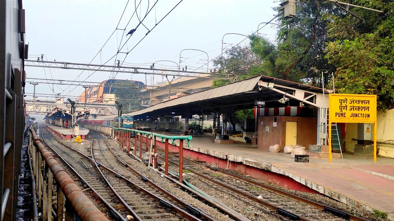 Yesvantpur Jaipur SF Express Train Arrival Pune Junction | पुणे जंक्शन