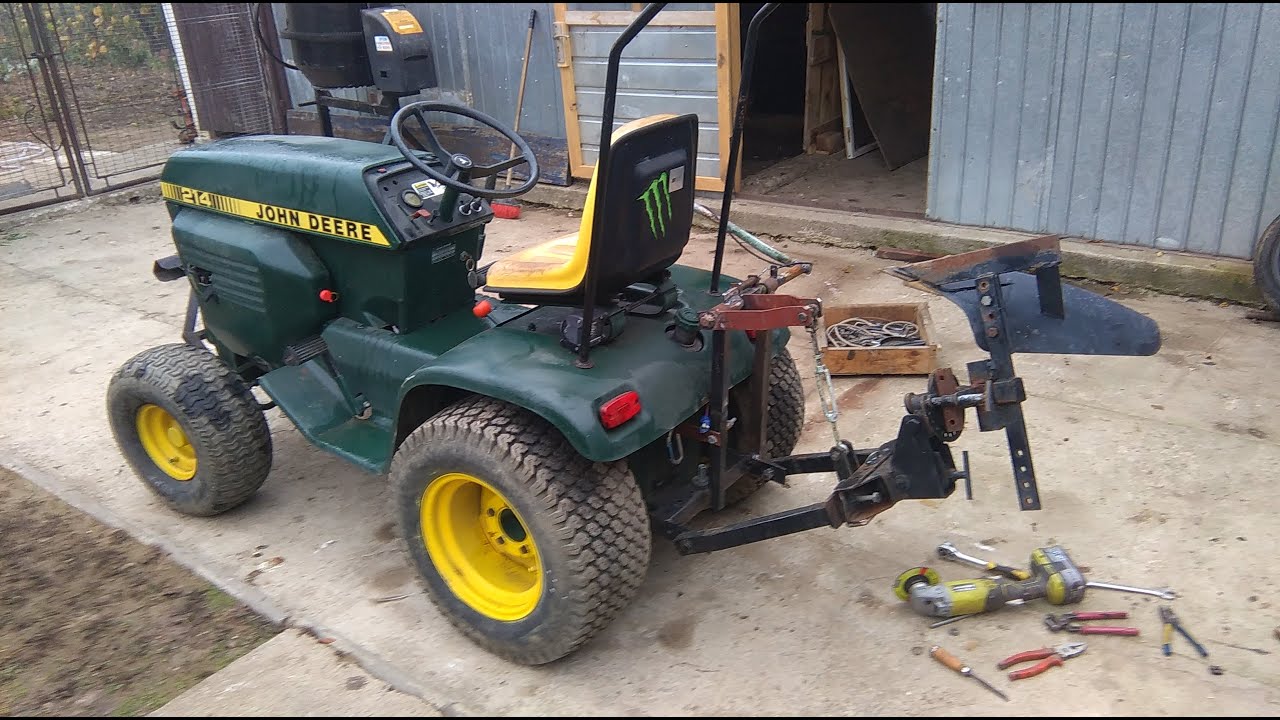 AM FACUT TIRANT LA TRACTORASUL DE GAZON JOHN DEERE 214