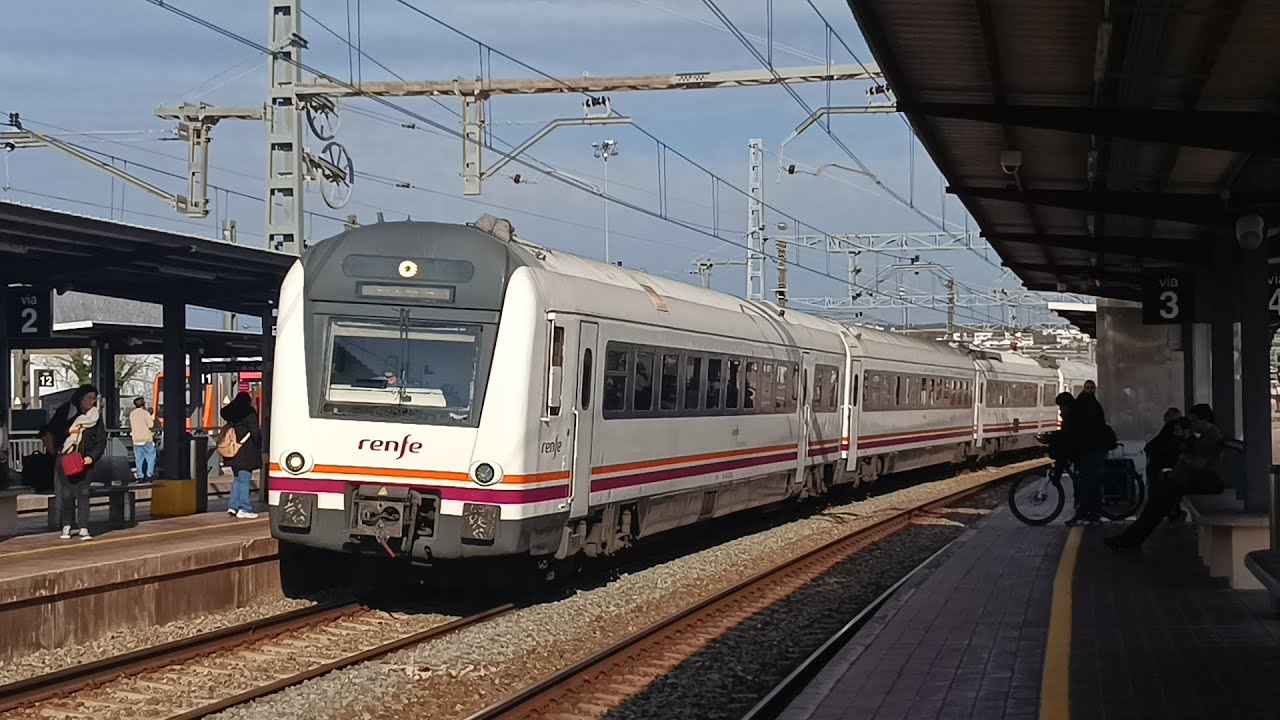 🇺🇦Двойной Электропоезд Renfe 448 прибывает к станции Vilanova i la Geltrú 
