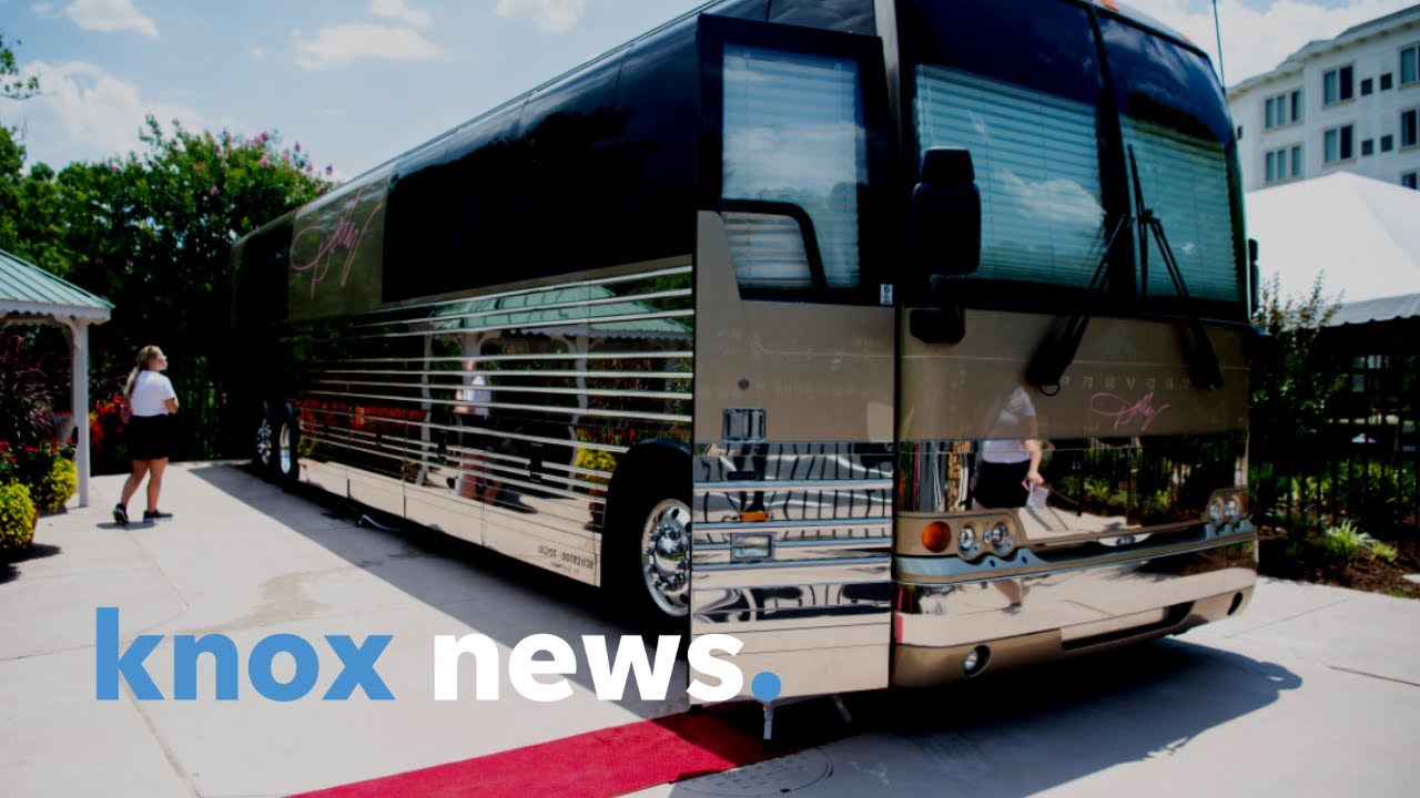 Go onboard Dolly Parton's Suite 1986 Tour Bus Experience at DreamMore Resort