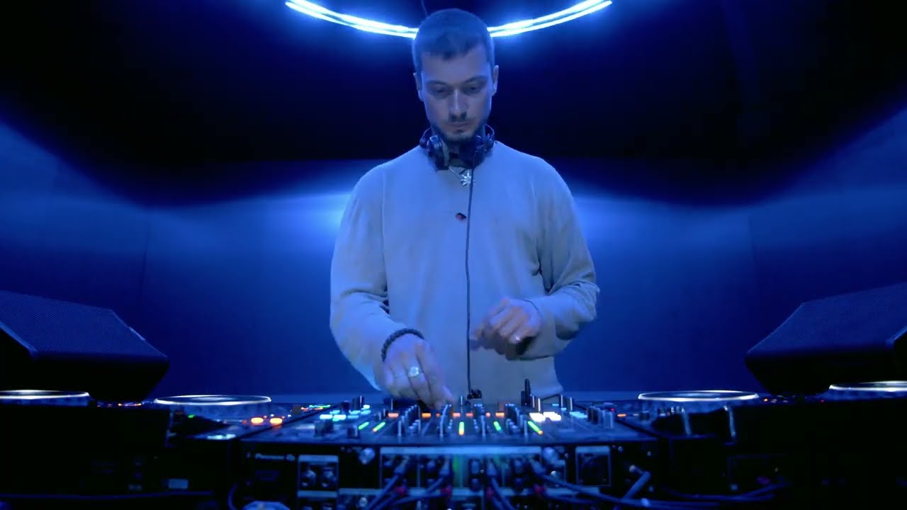 CEM &ndash; Center Booth ◎ S2E23