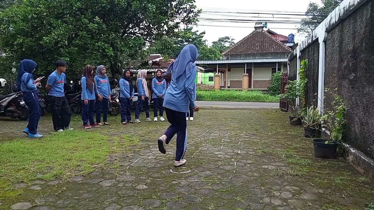 Permainan Tradisional “Engklek”