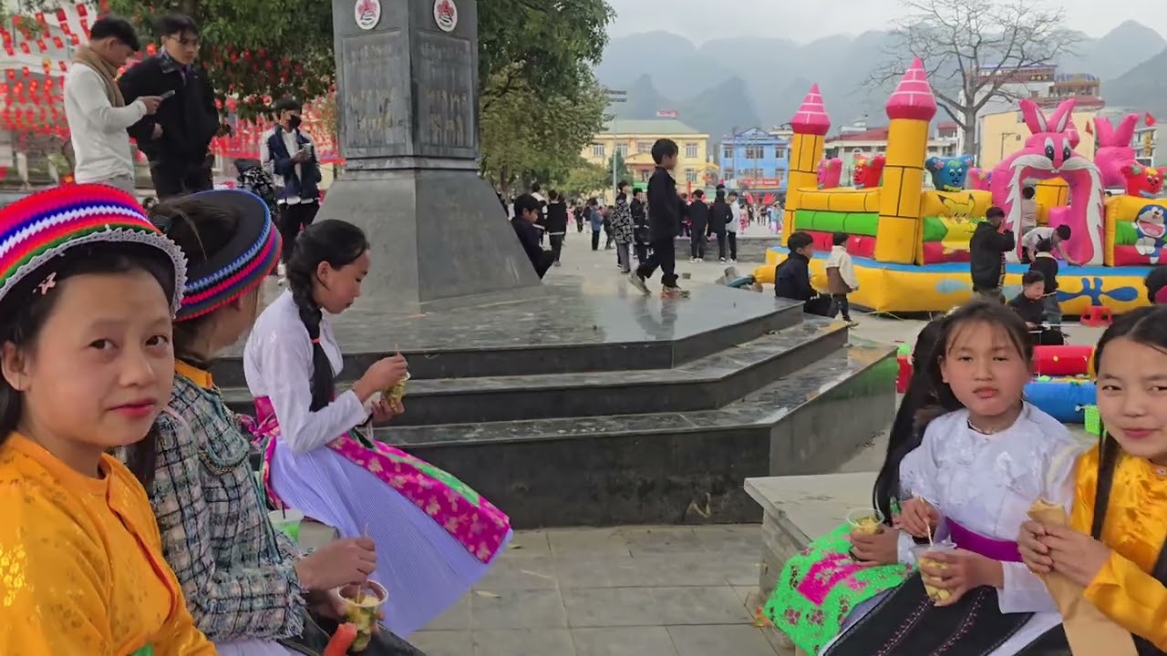 Tuaj ncig tsiab nyob rau Mèo Vạc 