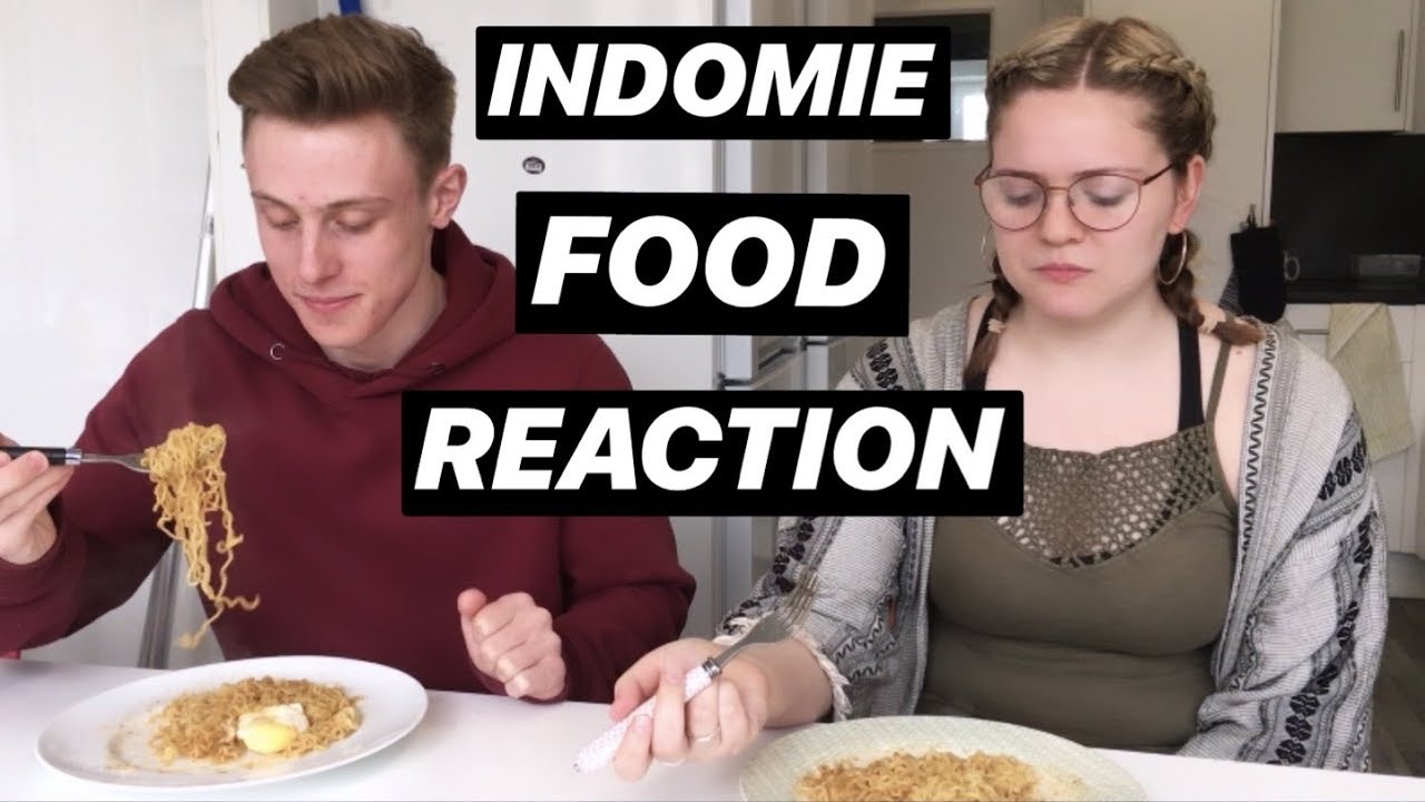 Brtish Students try to cook INDOMIE (Subtitle Indonesia di settings)