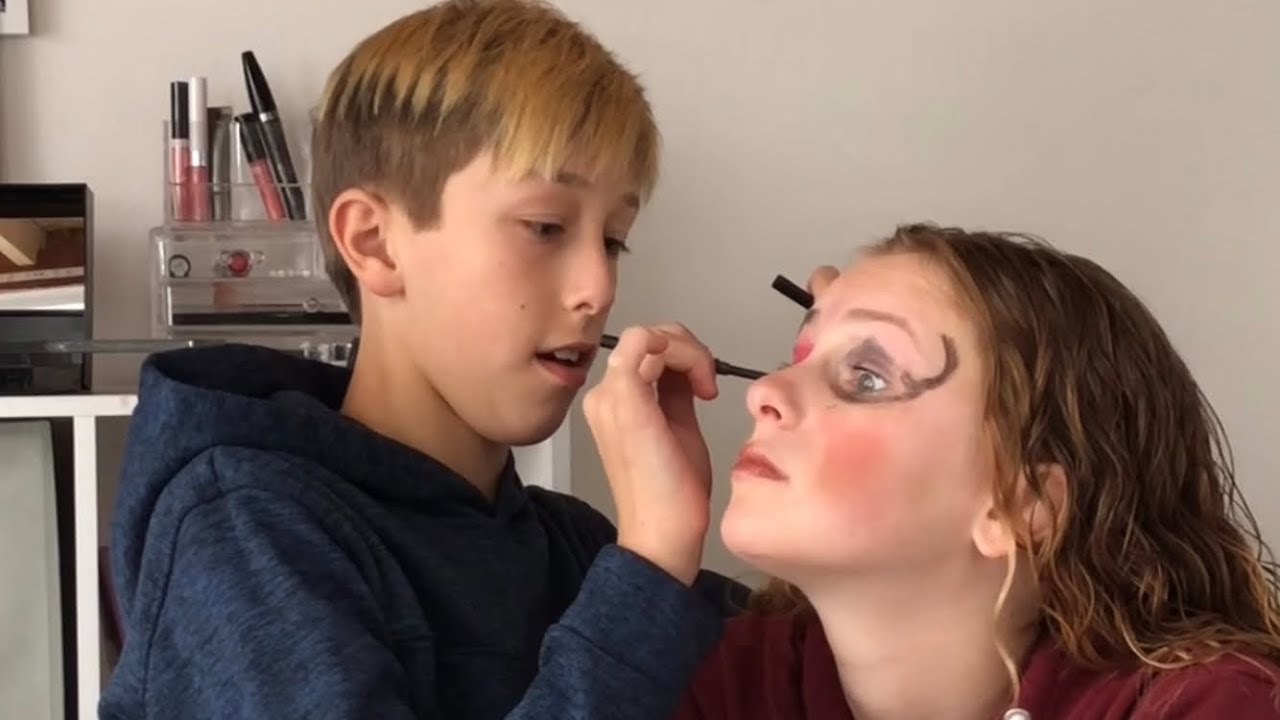 MY BROTHER DOES MY MAKEUP💄😬