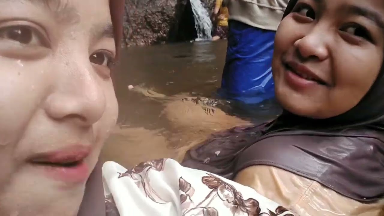 LIBURAN KELUARGA AIR TERJUN LEMBAH HARAU SUMATRA BARAT