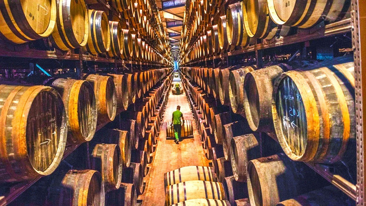 COMO se HACE El Whisky De Malta 🥃| ¡No Vas A Creer Lo Que Sucede Durante Este Proceso!