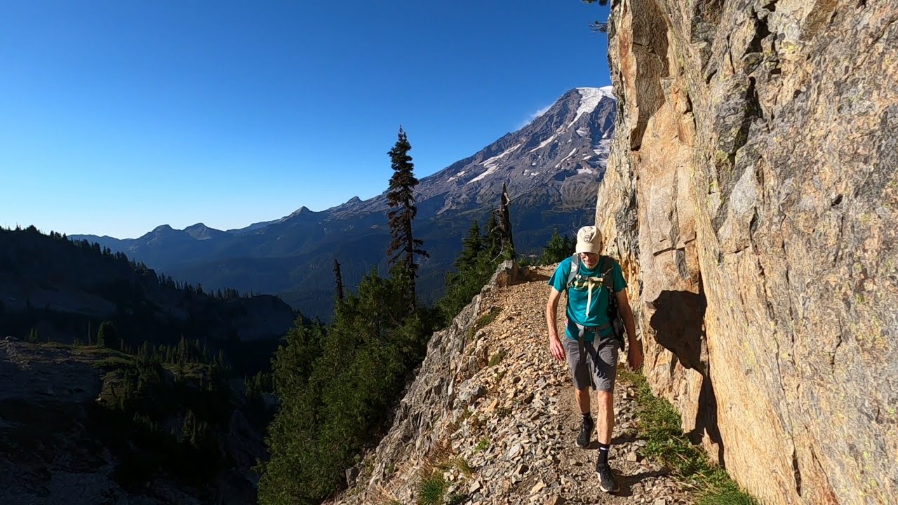 Hiking High Lakes Loop and Pinnacle Saddle (Mt. Rainier National Park)