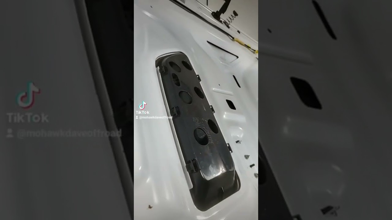 Jeep JL Rubicon Free Hood Vent Mod