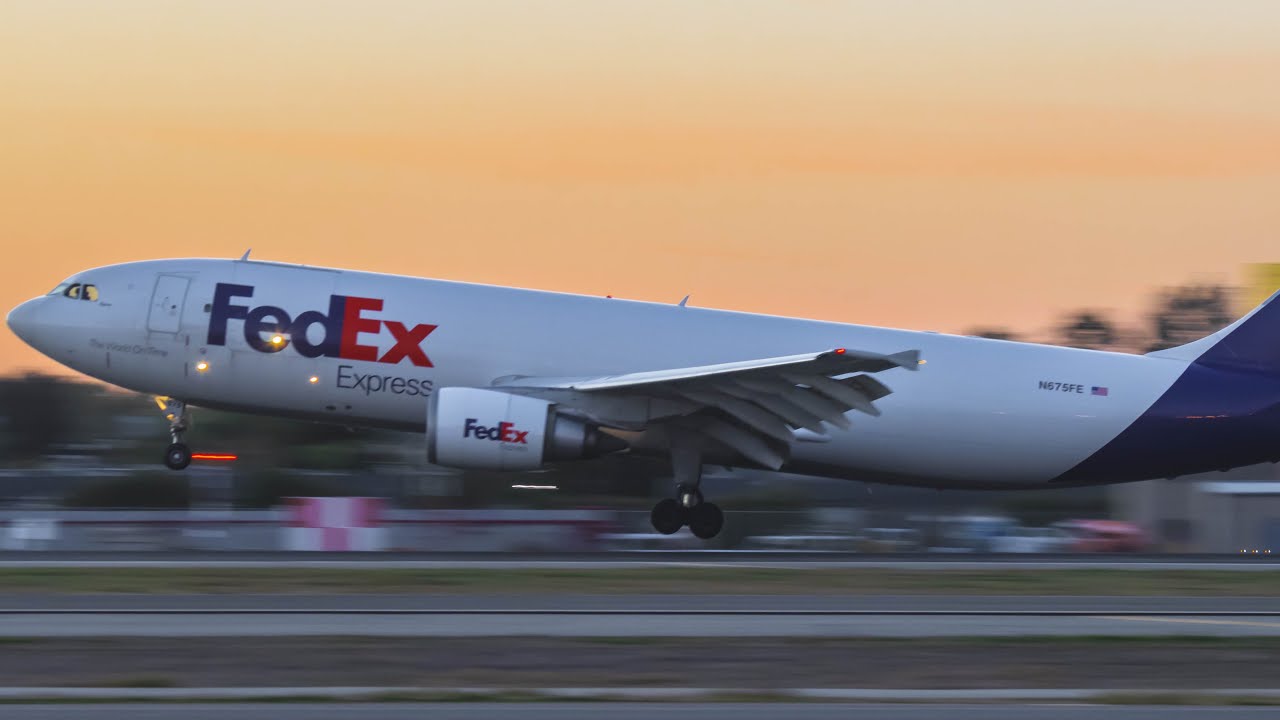 HEAVY TAKEOFF FROM SNA AIRPORT IN 4K