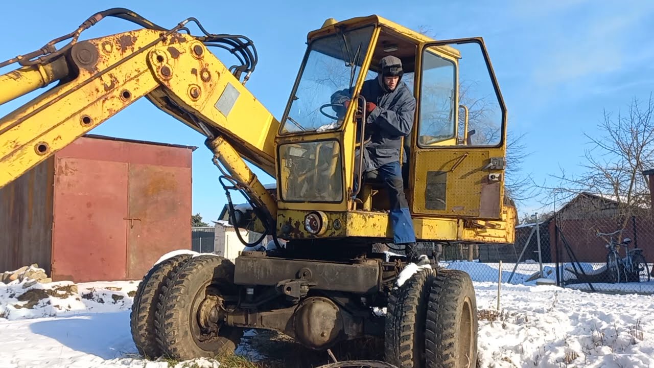 Ciężki start koparki Waryński K406