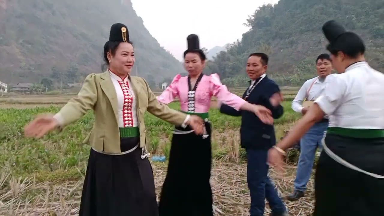 Xe muôn hênh âu căn tỏn le nơ 