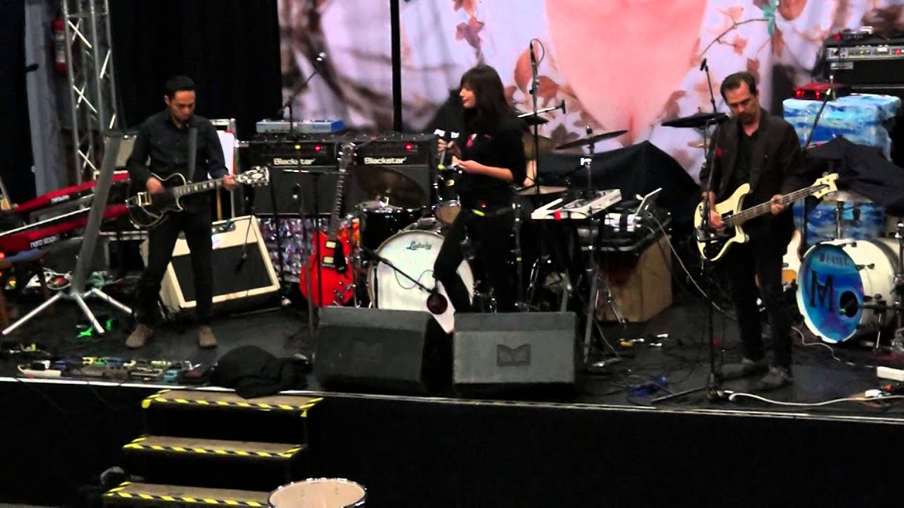 Lejana - Soundcheck@Zeche Carl (Covering Love Will tear Us Apart)