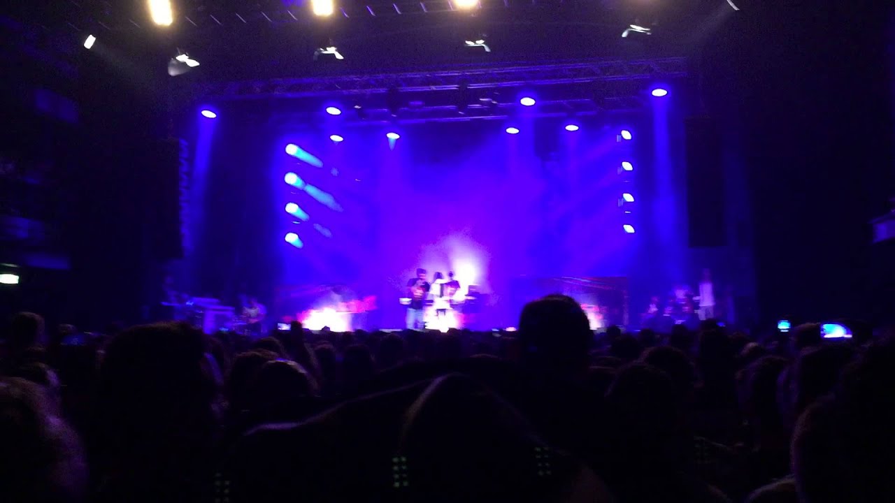 14 jähriges Mädchen rappt mit Bushido Sonnenbank Flavour und weint - Sonny Black Live 2014 - Köln
