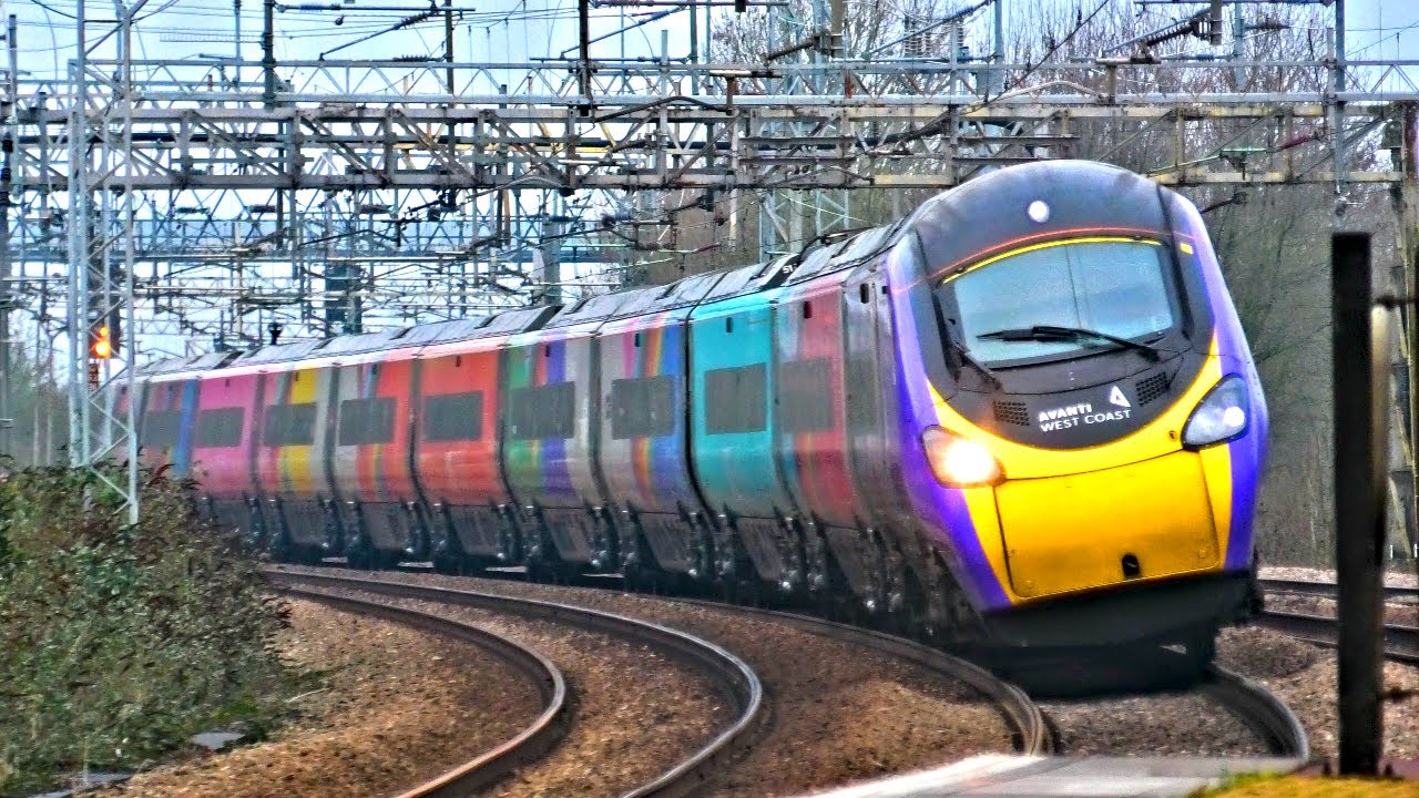 Trains at Wolverton Station, WCML | 01/01/21
