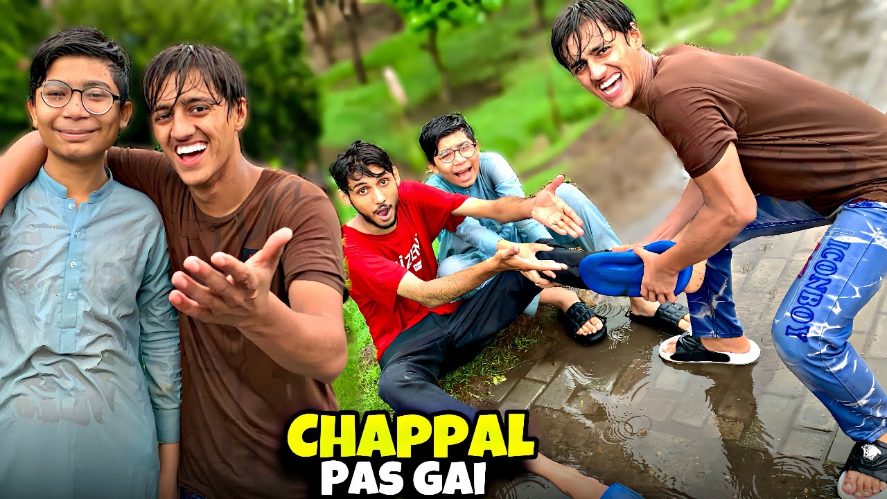 DOSTE KI CHAPPAL PAS GAI😂|| RAIN ENJOY WITH FRIENDS 🥰