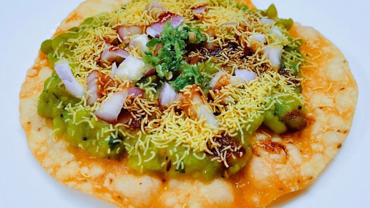 झटपट तयार होणारी चटपटीत अशी अहिल्यानगरची सुप्रसिद्ध पापडभाजी.