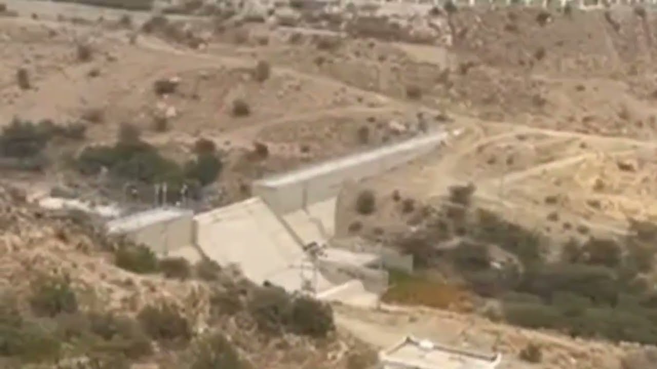 عيسى الاحسائي زولن نظرته يرد الباب توه سكن باطراف الحله