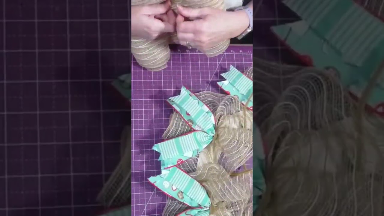 Pancake wreath perfect for storm doors #hardworkingmom #diy #howtomakewreaths #wreathdesign