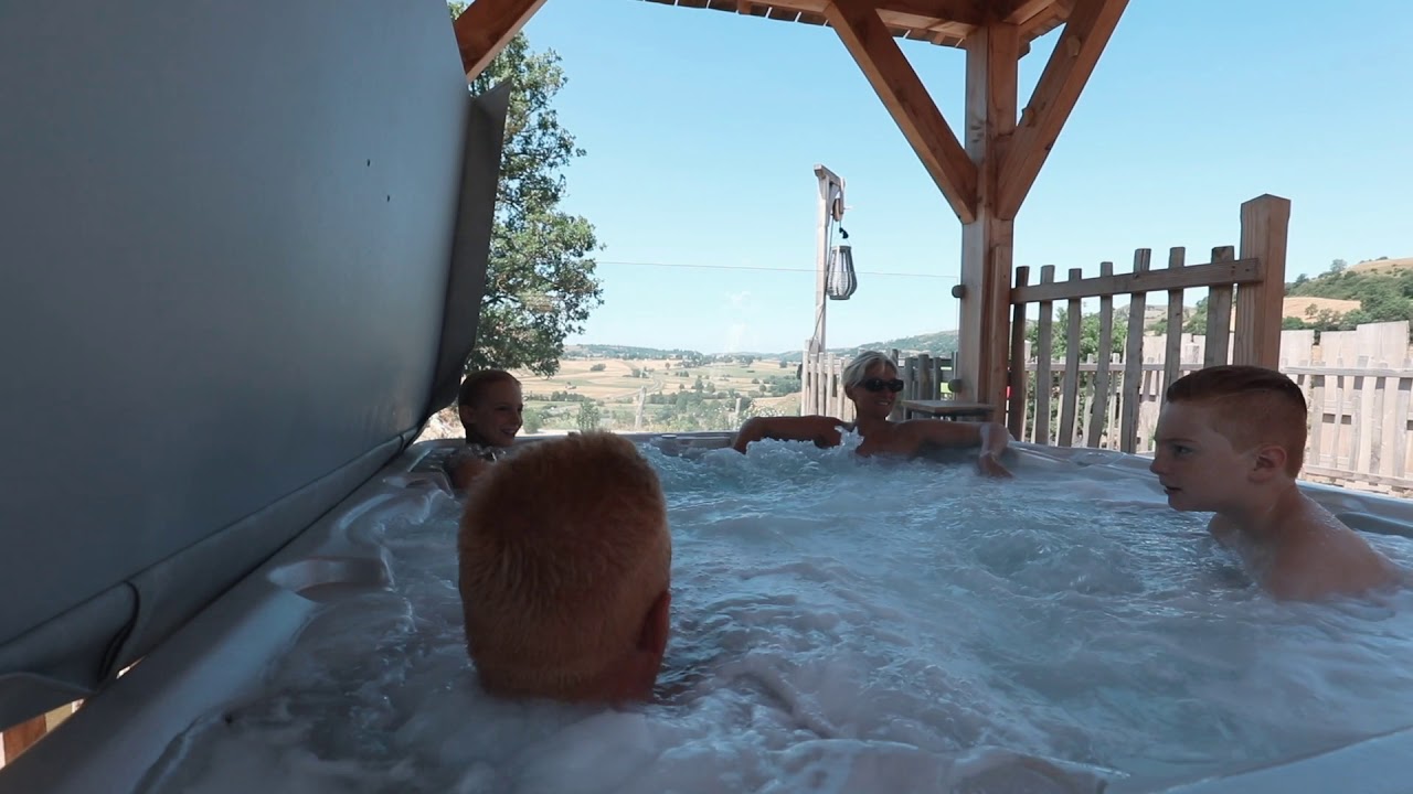 La gazelle perch&eacute;e cabane spa au coeur de l'Auvergne
