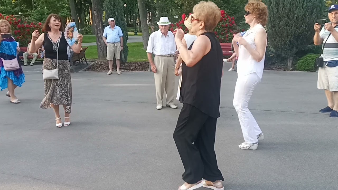 Ты на звонки не отвечай!!!💃🌹Танцы в парке Горького!!!🌼🌻Харьков🌴🌼2021