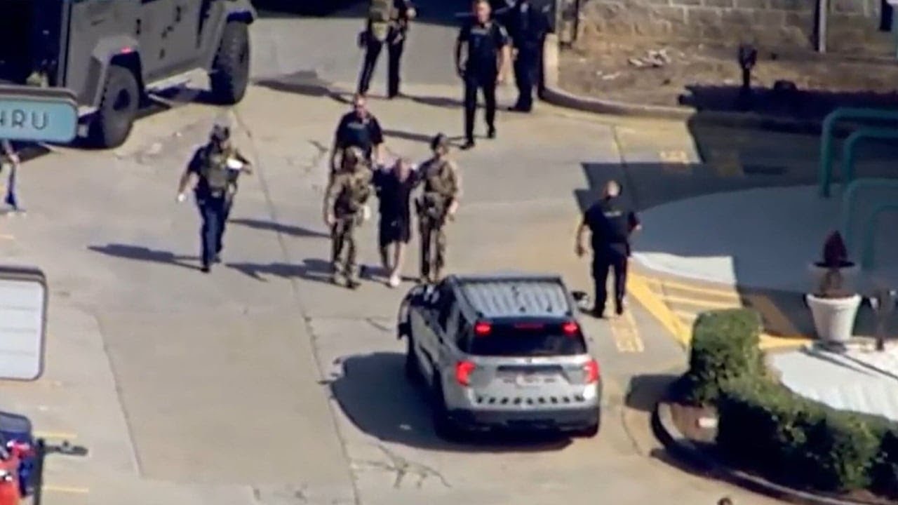 Man arrested after SWAT standoff at Woodstock auto repair shop