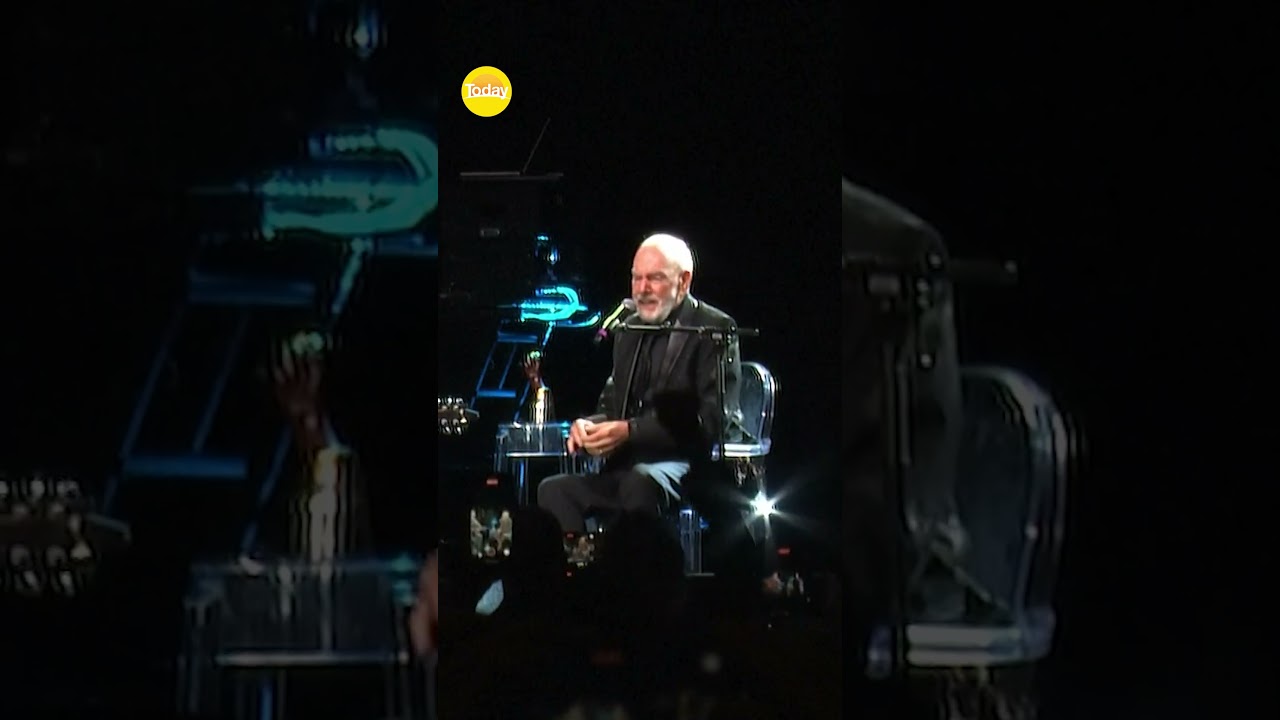 Neil Diamond Surprises Fans With Performance | Today Show Australia