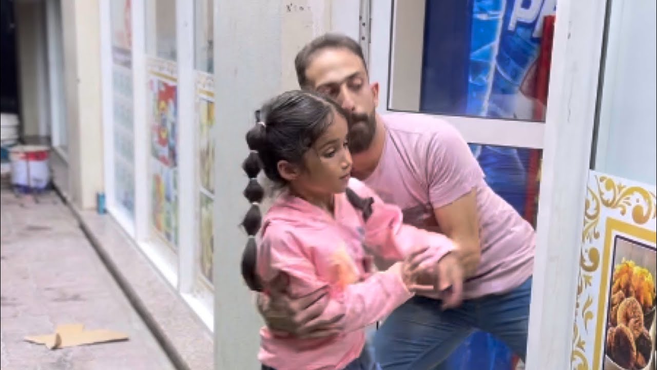 رجل سحب طفلة الى داخل بقالته في نصف الليل ولكن لن تصدق ماذا فعل بها؟