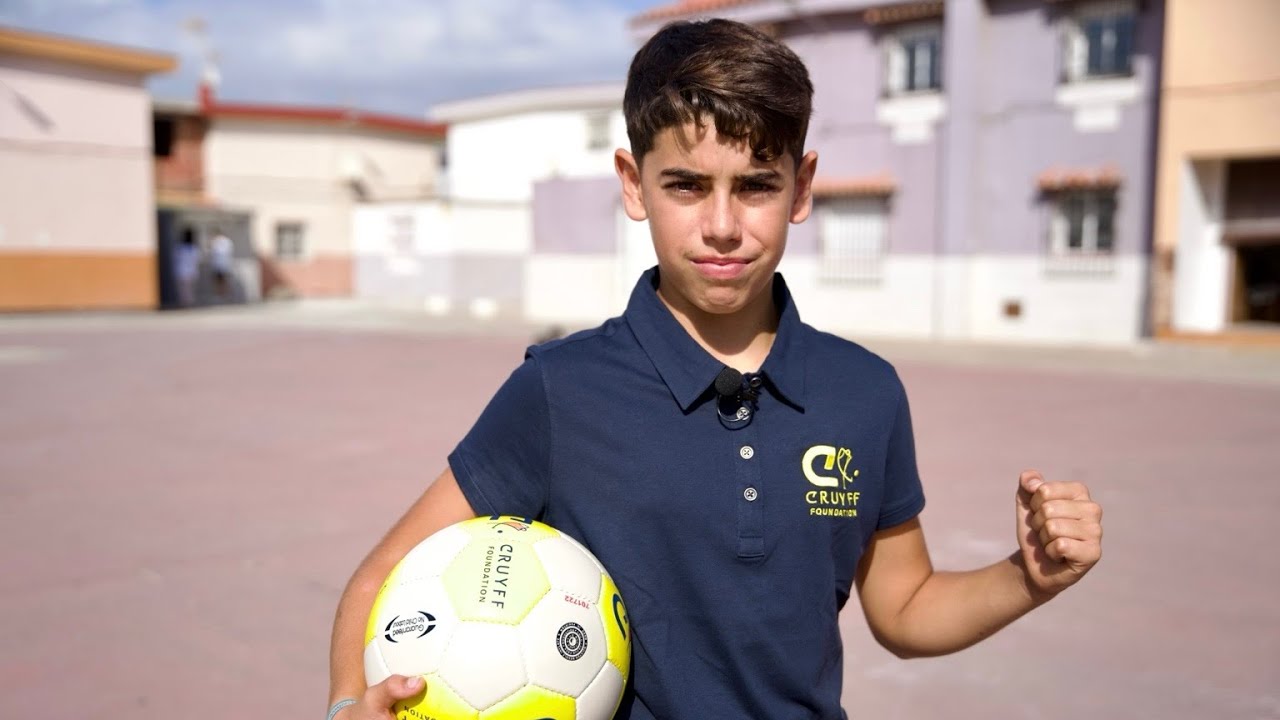 Acompa&ntilde;amos a Juan en el nuevo Cruyff Court La L&iacute;nea de la Concepci&oacute;n