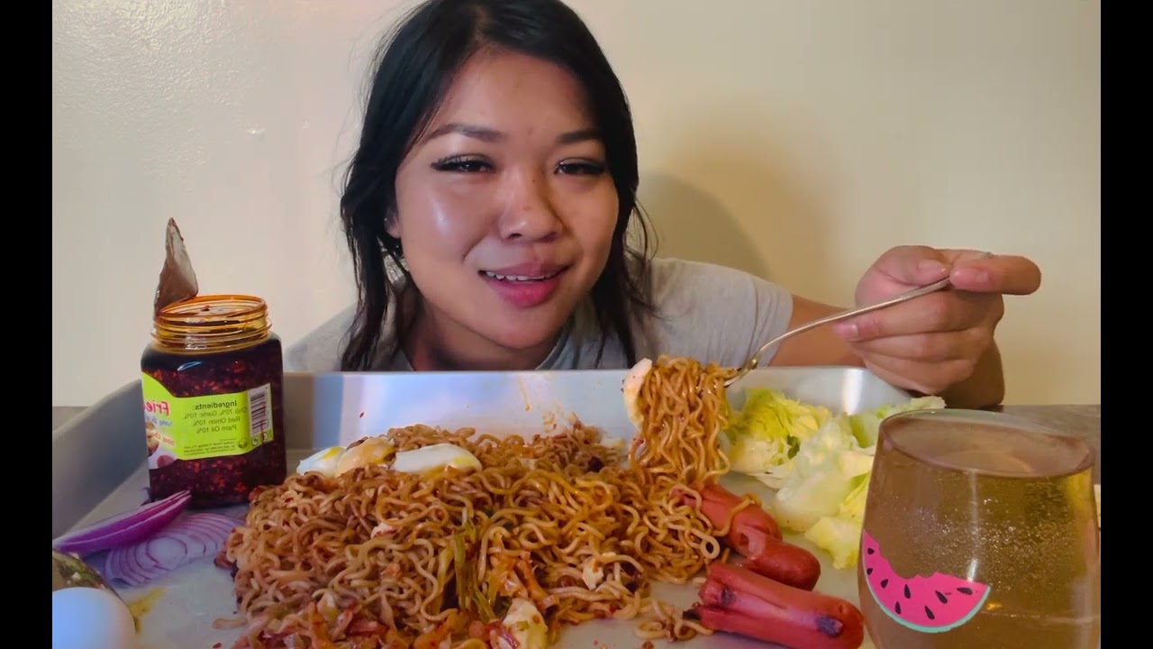 Noodles thak zen zawn// artui half boil// hot dog, kan e sazu ang.