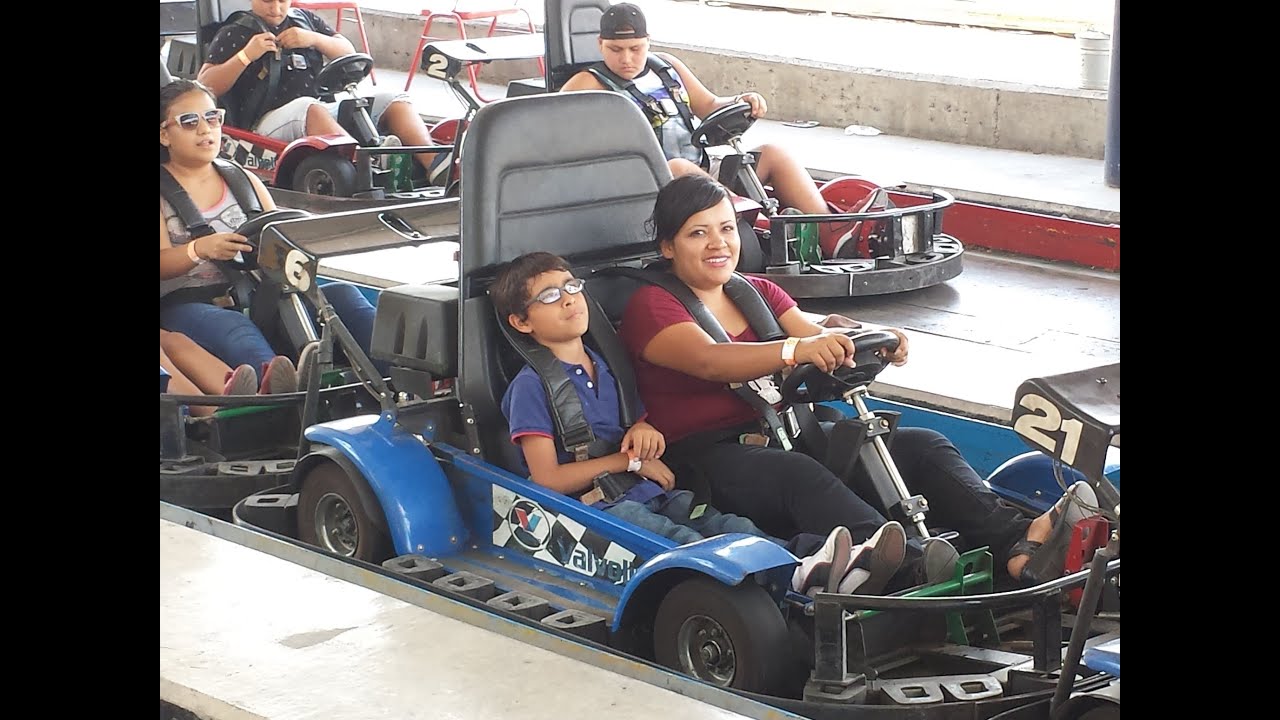 PROBANDO EL ZOMBIE RIDE EN EL BOSQUE MAGICO - MONTERREY