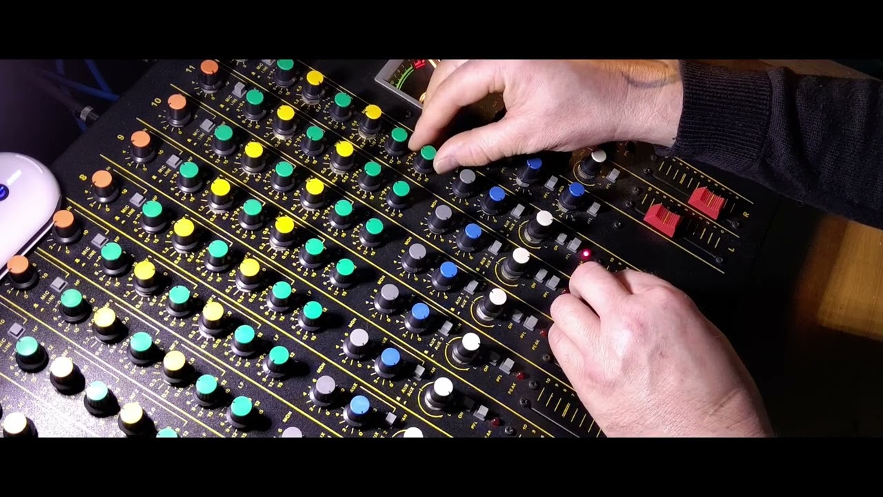 Analog console as a synthesizer (Electronica PM-04)