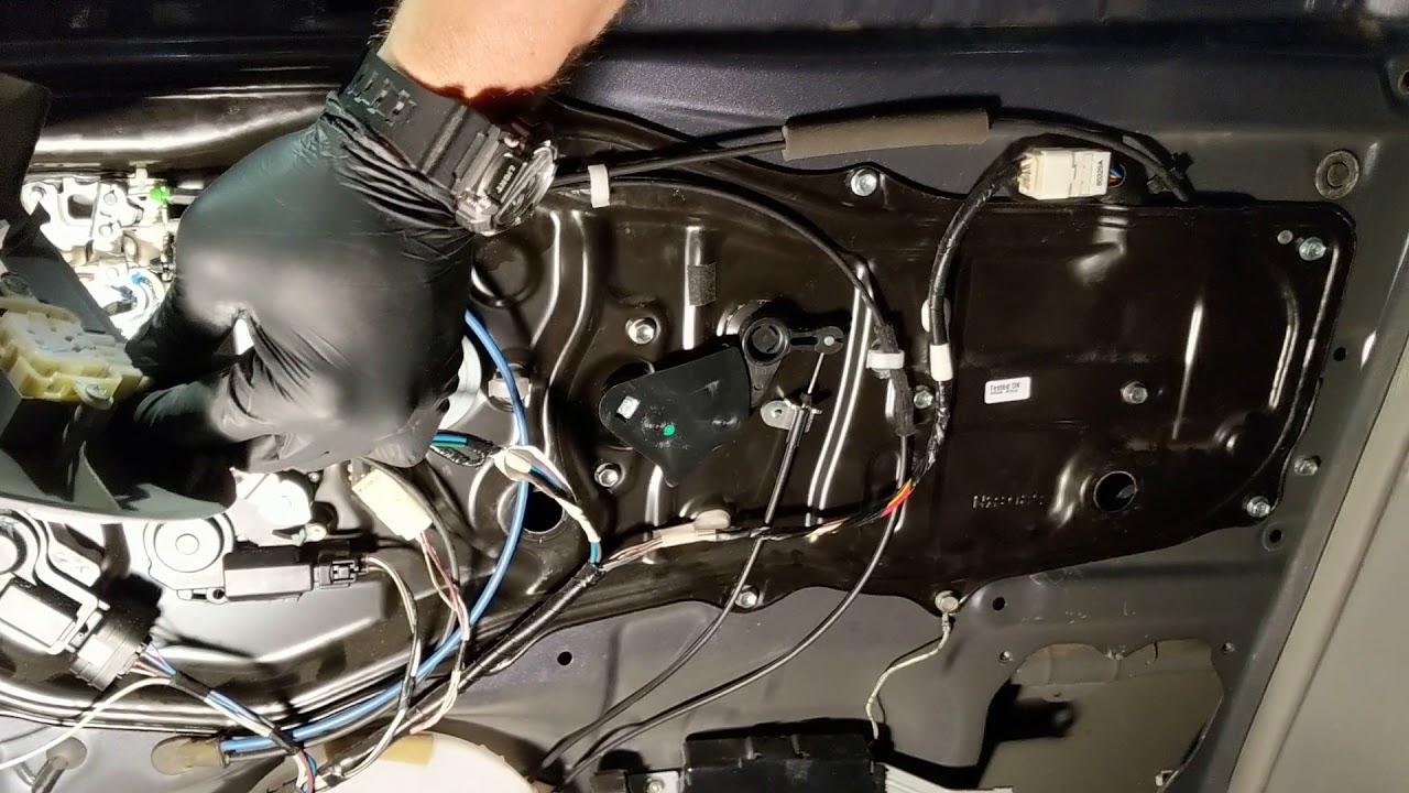 2008 Toyota Sienna passenger side door cable part 1