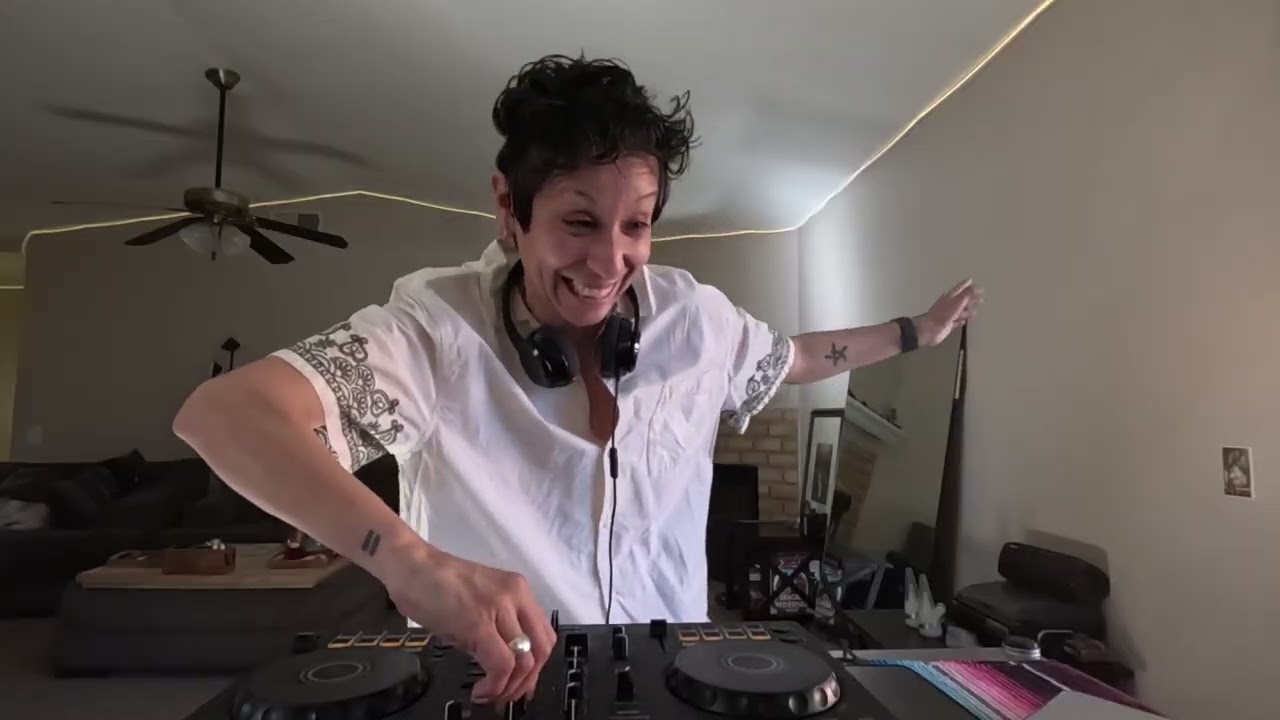 ITS MY SATURDAY BITCHES | FUNKY HOUSE | CLASSIC HOUSE | DANCE MUSIC 