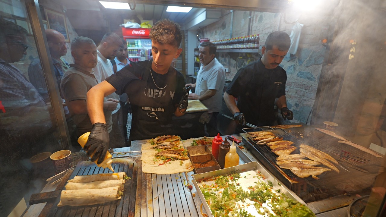 #1 Night Street Food in İstanbul | Grilled Fish Wrap (Balık D&uuml;r&uuml;m)